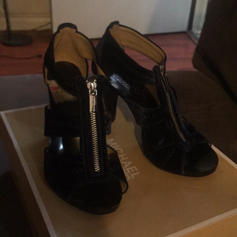 Velvet blue Michael Kora shoes